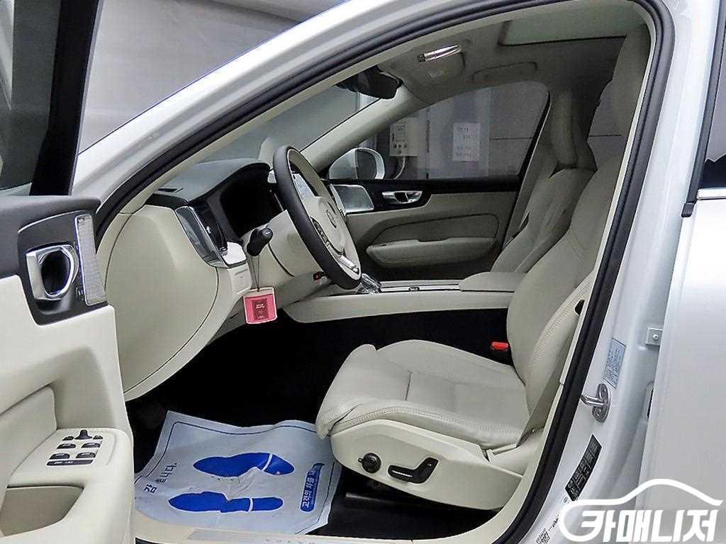 볼보 XC60(2세대) B5 AWD 울트라 브라이트 썸네일 5