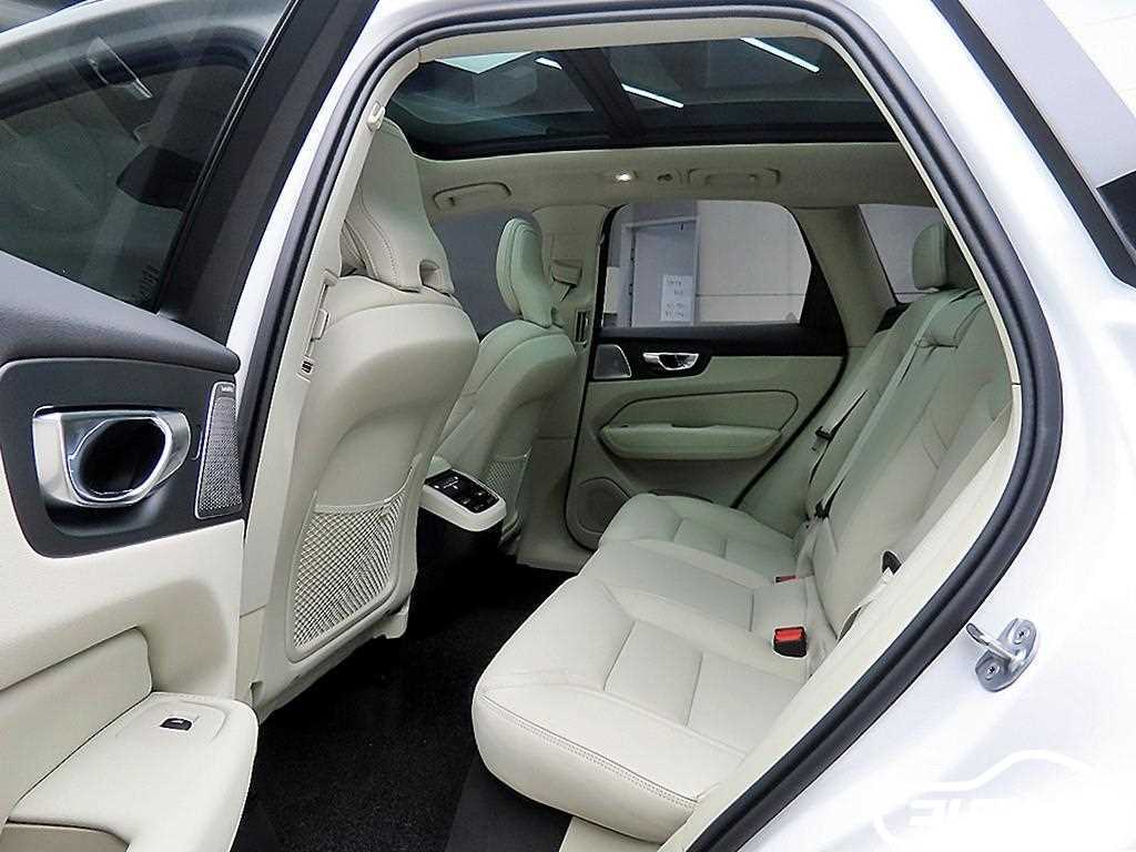 볼보 XC60(2세대) B5 AWD 울트라 브라이트 썸네일 6