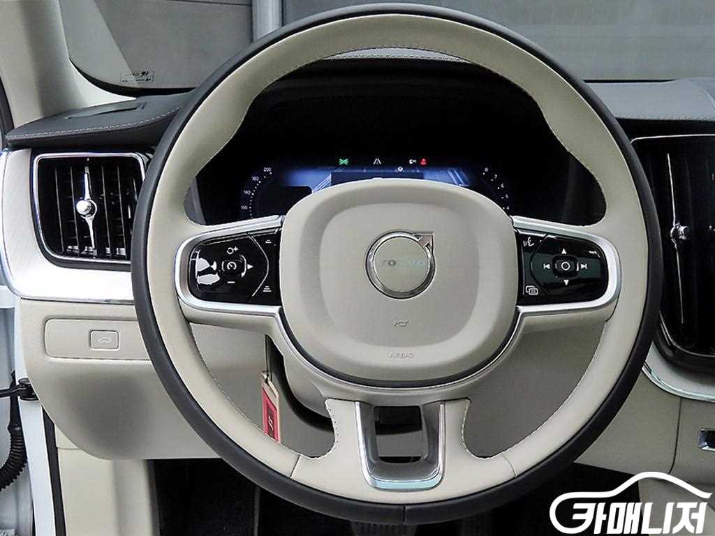 볼보 XC60(2세대) B5 AWD 울트라 브라이트 썸네일 9