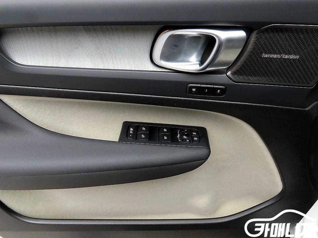 볼보 XC40 B4 AWD 울트라 브라이트 썸네일 11