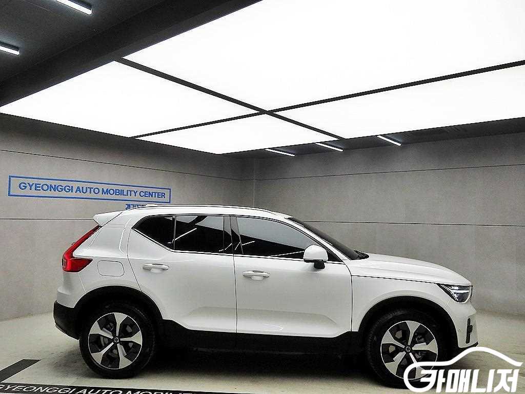 볼보 XC40 B4 AWD 울트라 브라이트 썸네일 2