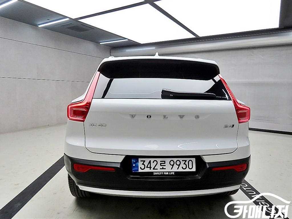 볼보 XC40 B4 AWD 울트라 브라이트 썸네일 3