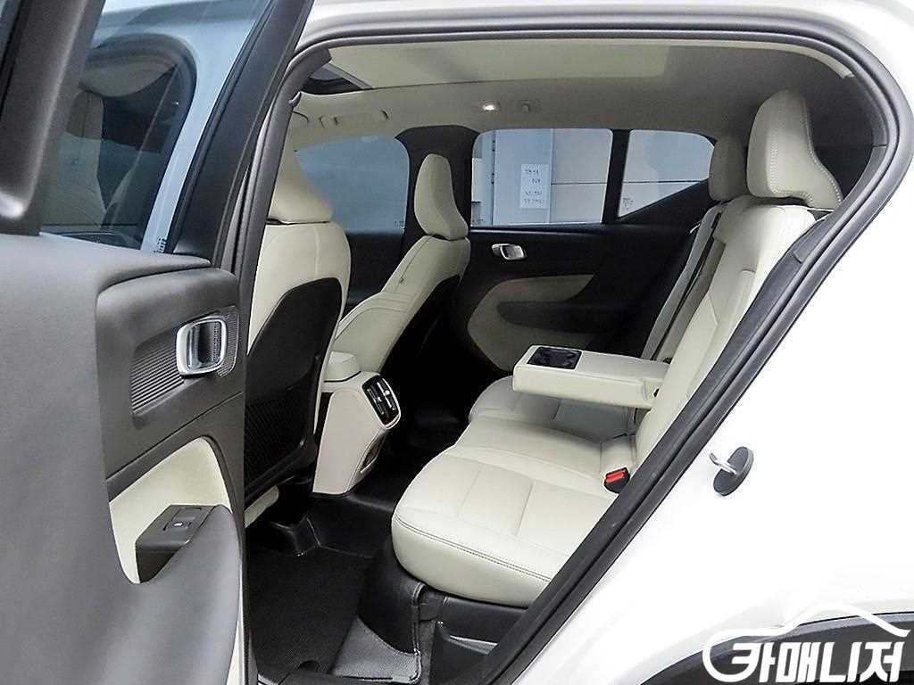 볼보 XC40 B4 AWD 울트라 브라이트 썸네일 6
