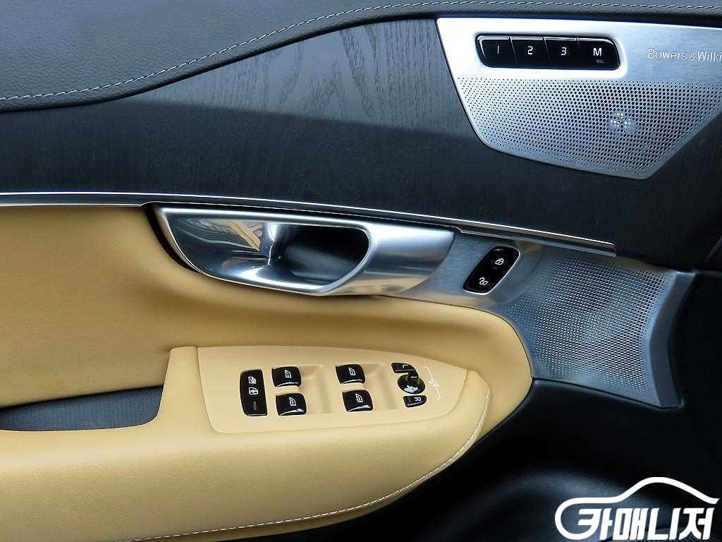 볼보 XC90 2세대 2.0 B6 AWD 썸네일 11