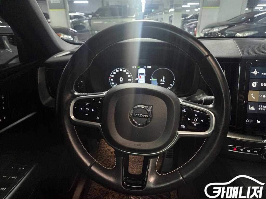 볼보 XC60(2세대) T8 AWD R-디자인 썸네일 12