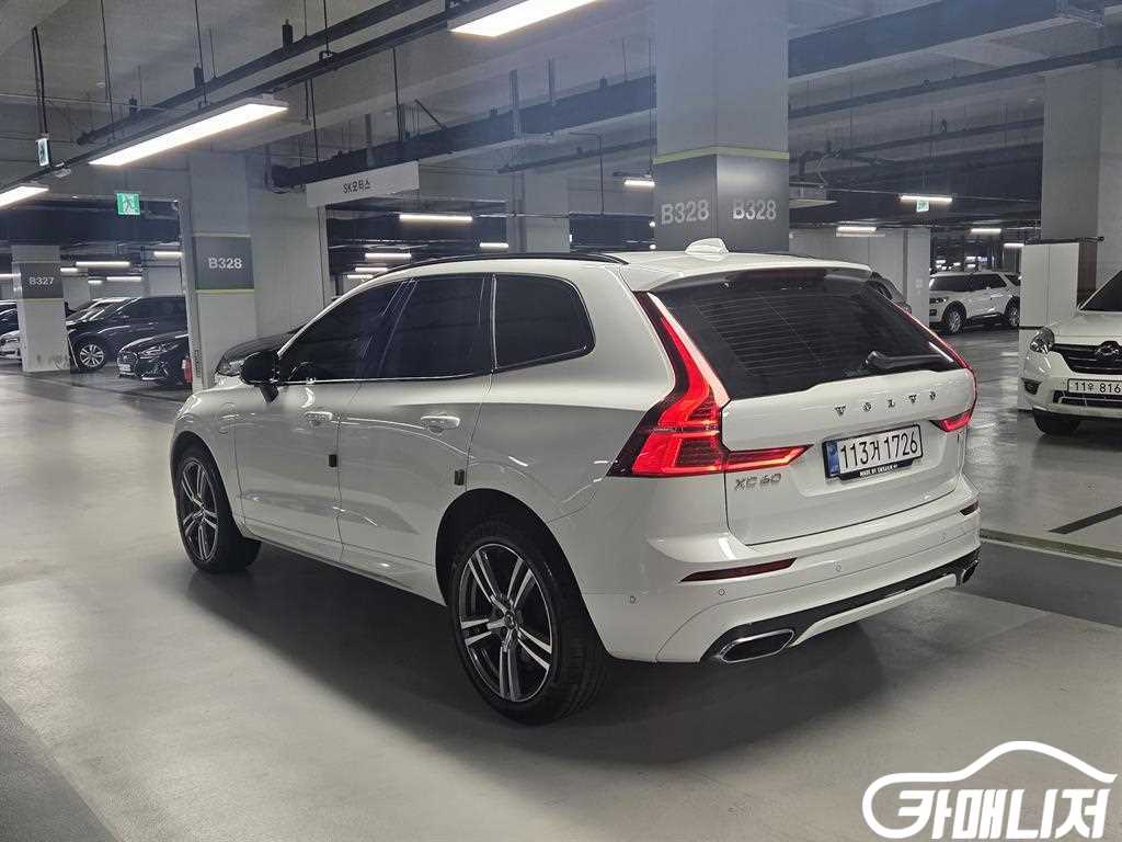 볼보 XC60(2세대) T8 AWD R-디자인 썸네일 5