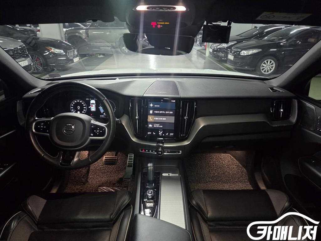 볼보 XC60(2세대) T8 AWD R-디자인 썸네일 7