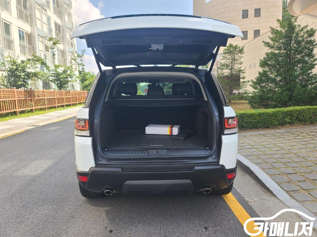 랜드로버 레인지로버 스포츠 2세대 3.0 SDV6 HSE 다이나믹 썸네일 7
