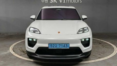 포르쉐 마칸 EV 4S