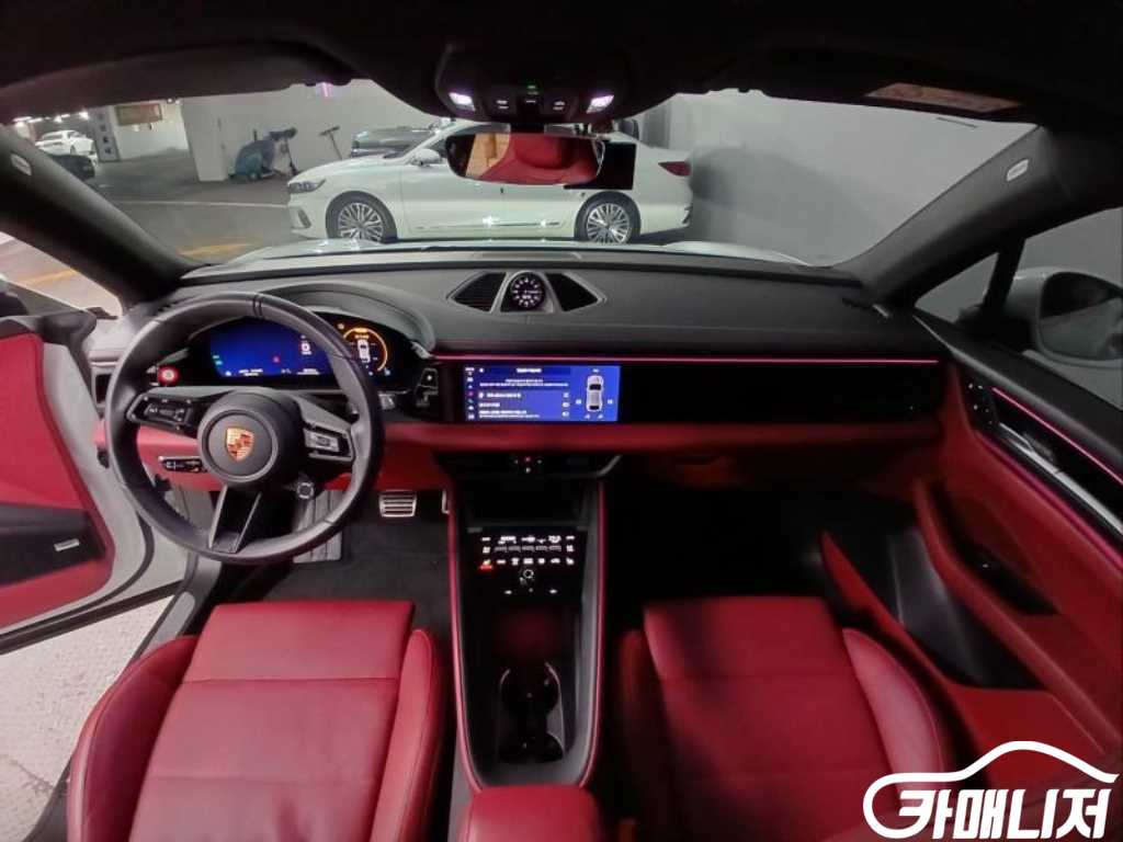 포르쉐 마칸 EV 4S 썸네일 5