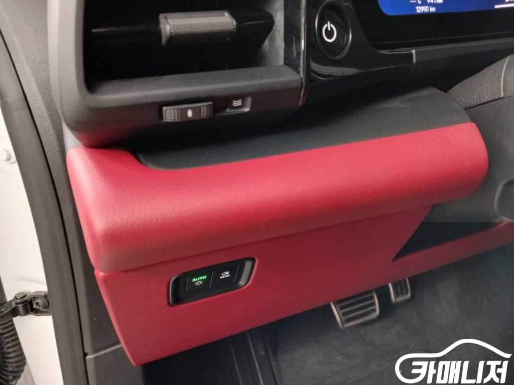 포르쉐 마칸 EV 4S 썸네일 9