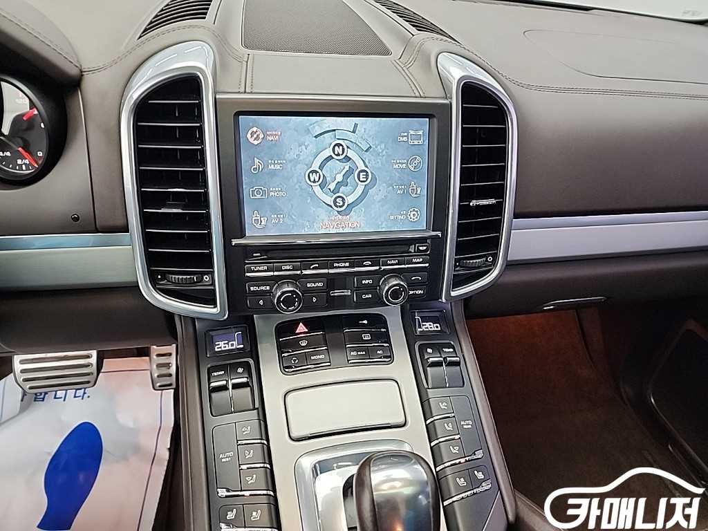 포르쉐 뉴 카이엔 4.8 터보 썸네일 10