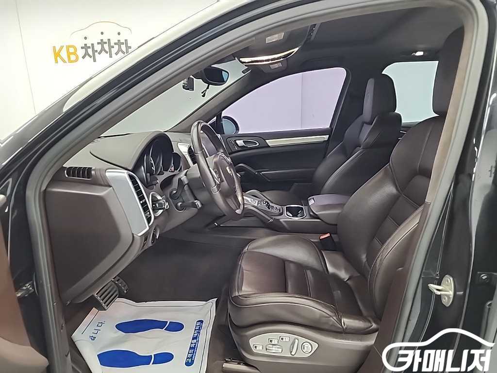 포르쉐 뉴 카이엔 4.8 터보 썸네일 11