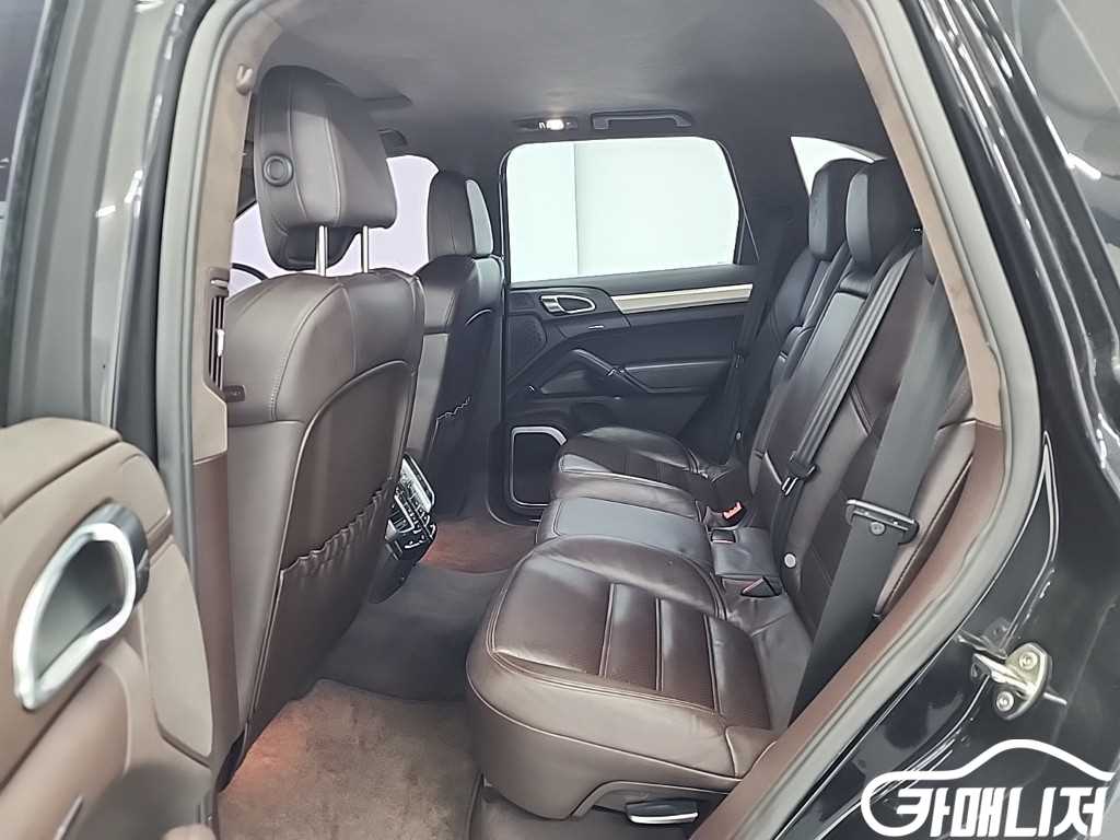 포르쉐 뉴 카이엔 4.8 터보 썸네일 12