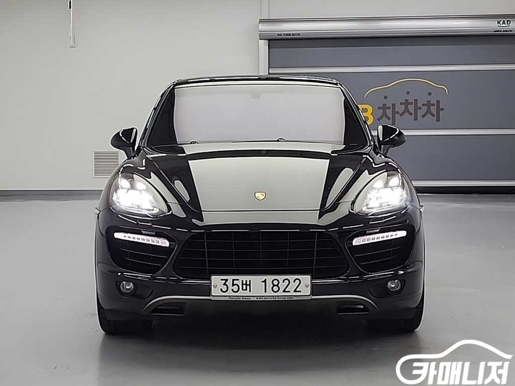 포르쉐 뉴 카이엔 4.8 터보 썸네일 2