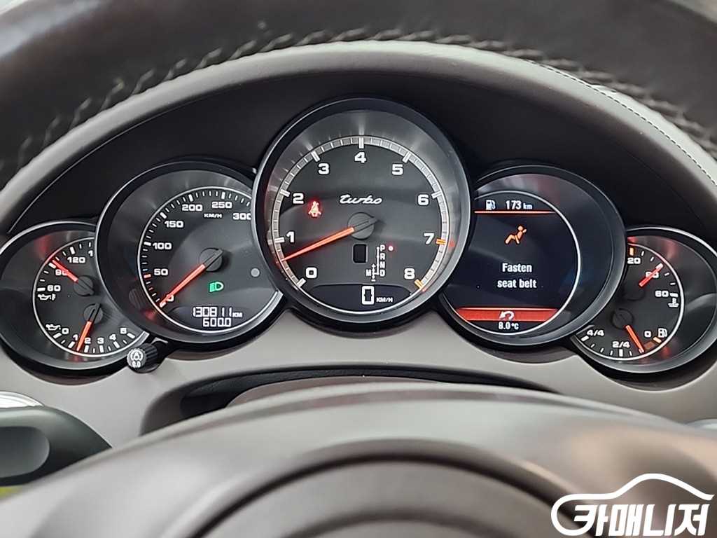 포르쉐 뉴 카이엔 4.8 터보 썸네일 6