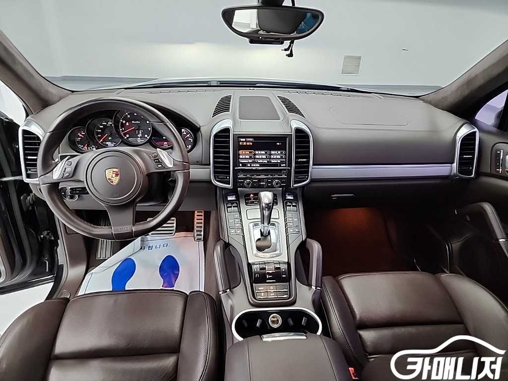 포르쉐 뉴 카이엔 4.8 터보 썸네일 7