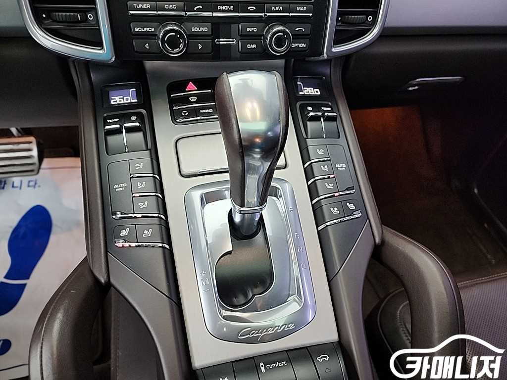 포르쉐 뉴 카이엔 4.8 터보 썸네일 8