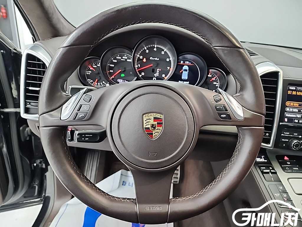 포르쉐 뉴 카이엔 4.8 터보 썸네일 9