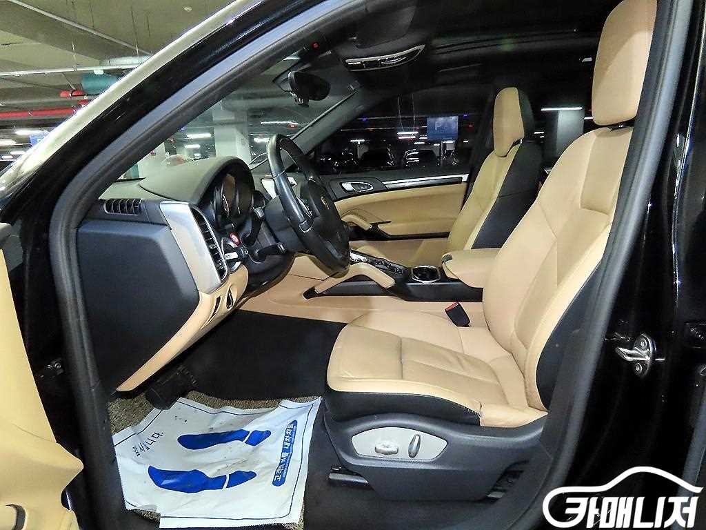 포르쉐 뉴 카이엔 3.0 디젤 플래티넘 에디션 썸네일 6