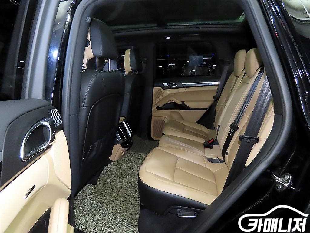 포르쉐 뉴 카이엔 3.0 디젤 플래티넘 에디션 썸네일 7