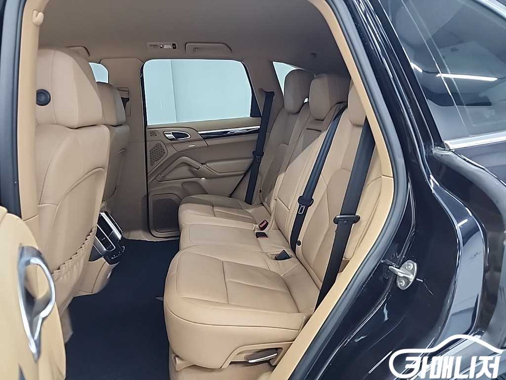 포르쉐 뉴 카이엔 3.0 디젤 썸네일 12