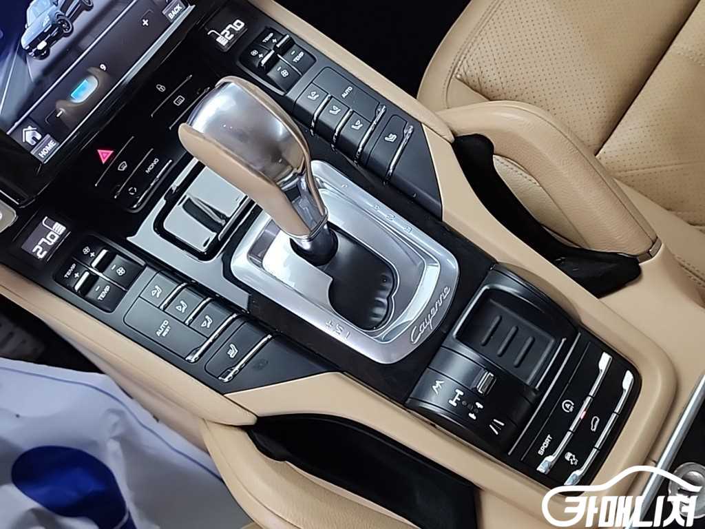 포르쉐 뉴 카이엔 3.0 디젤 썸네일 8