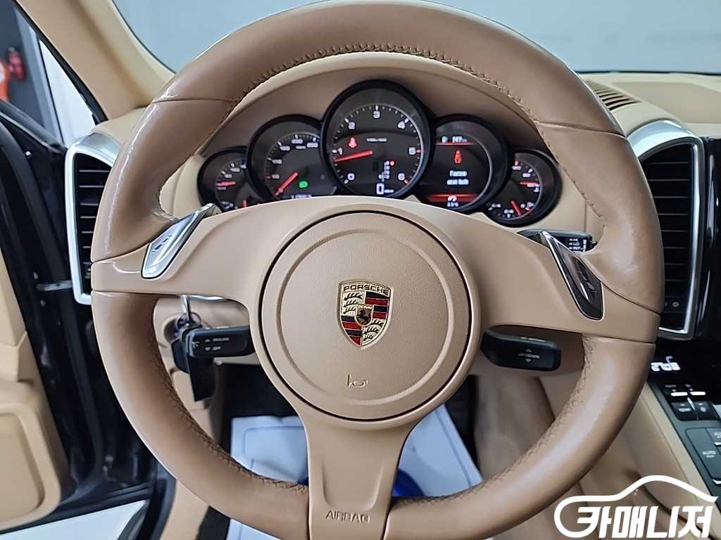 포르쉐 뉴 카이엔 3.0 디젤 썸네일 9