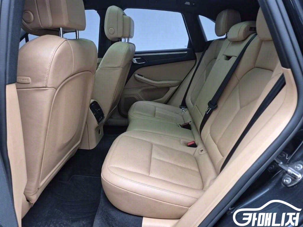 포르쉐 마칸 가솔린 2.0 썸네일 12