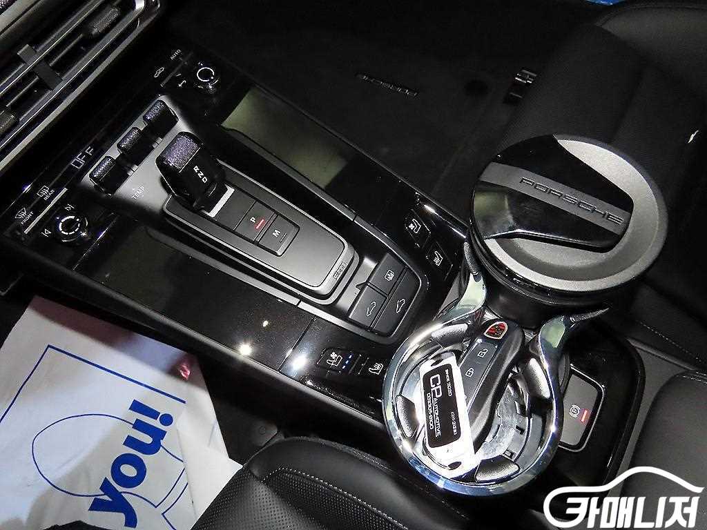 포르쉐 911(992) 카레라 4 GTS 썸네일 12