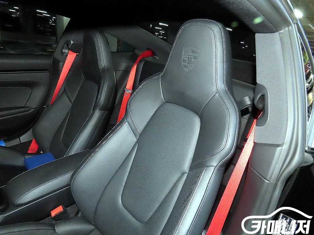 포르쉐 911(992) 카레라 4 GTS 썸네일 7