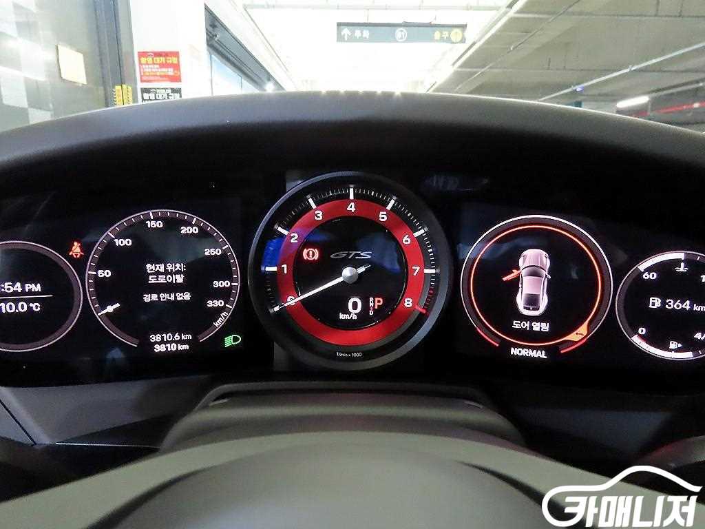 포르쉐 911(992) 카레라 4 GTS 썸네일 9