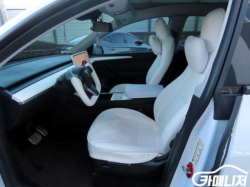 테슬라 모델 Y 롱 레인지 썸네일 6