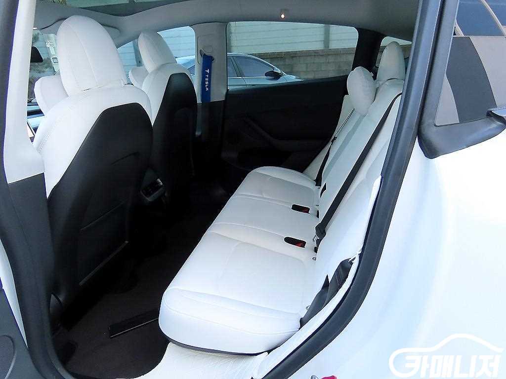 테슬라 모델 Y 롱 레인지 썸네일 7