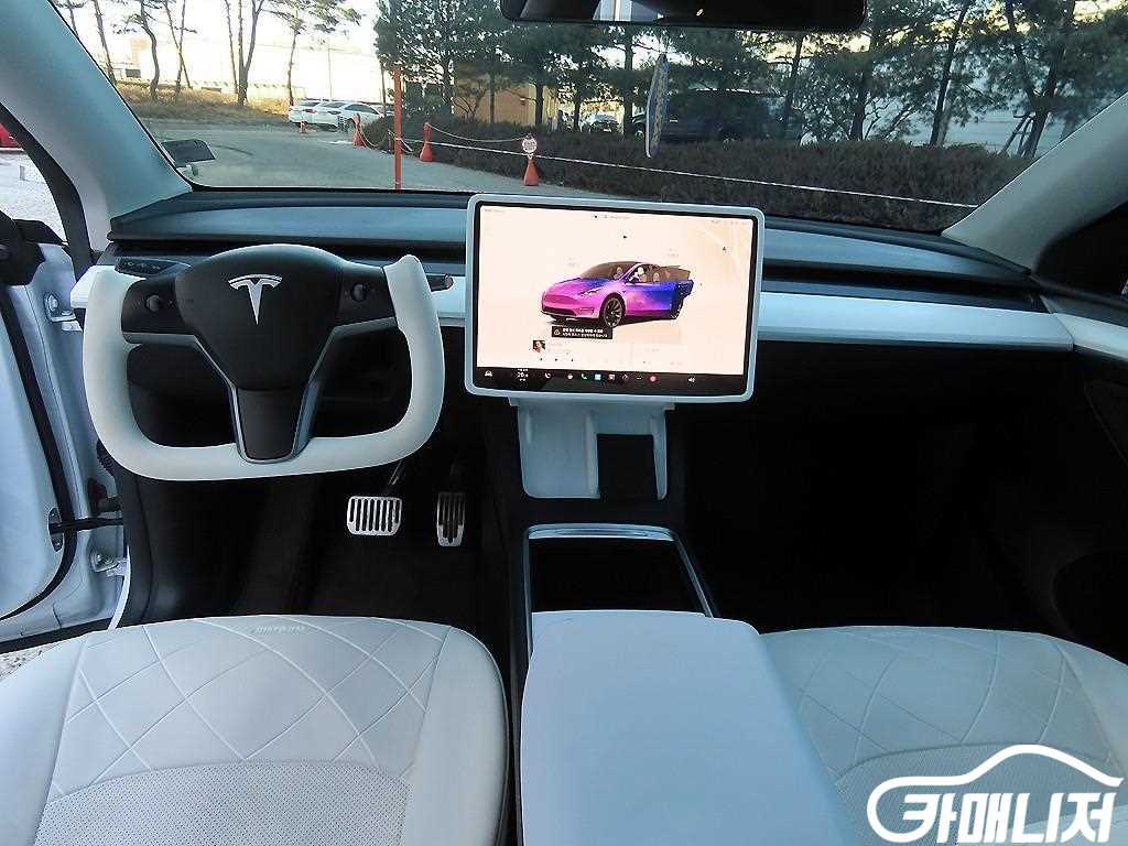 테슬라 모델 Y 롱 레인지 썸네일 8