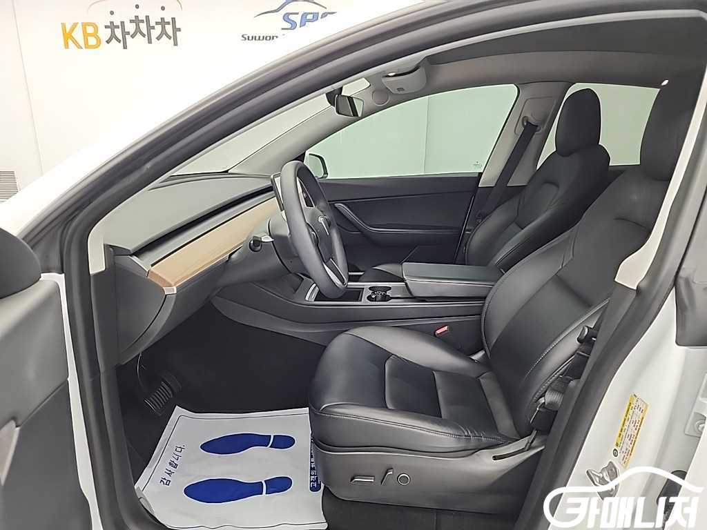 테슬라 모델 Y 롱 레인지 썸네일 11