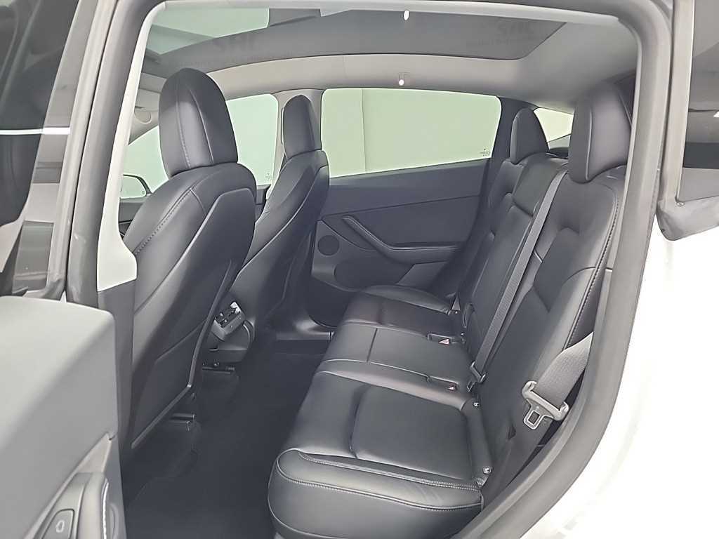 테슬라 모델 Y 롱 레인지 썸네일 12