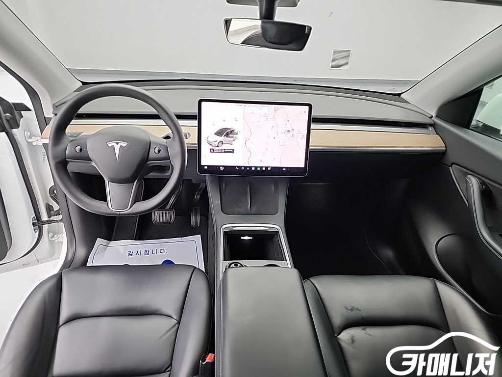 테슬라 모델 Y 롱 레인지 썸네일 7