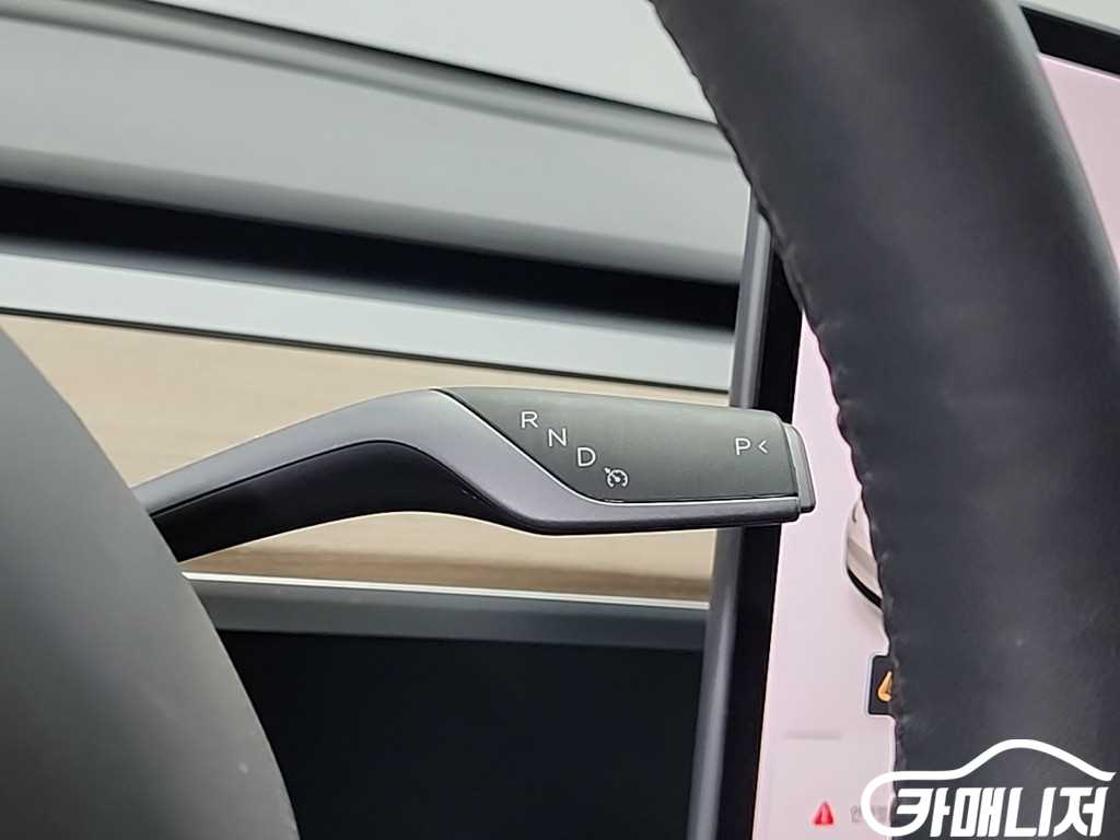 테슬라 모델 Y 롱 레인지 썸네일 8