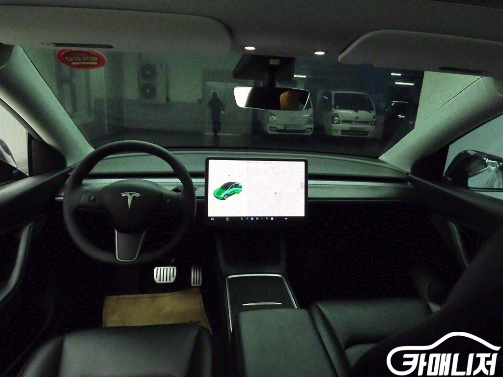 테슬라 모델 Y 스탠다드 레인지 썸네일 5