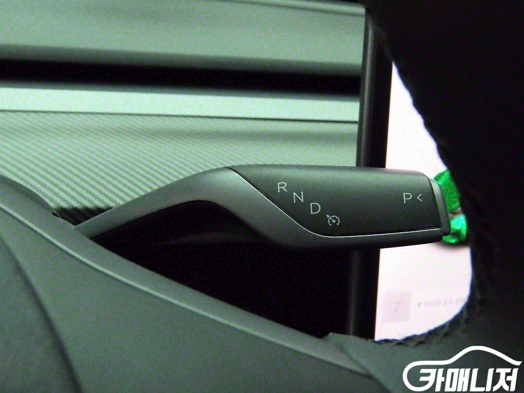 테슬라 모델 Y 스탠다드 레인지 썸네일 8