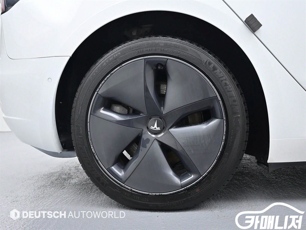 테슬라 모델 3 스탠다드 레인지 플러스 썸네일 5