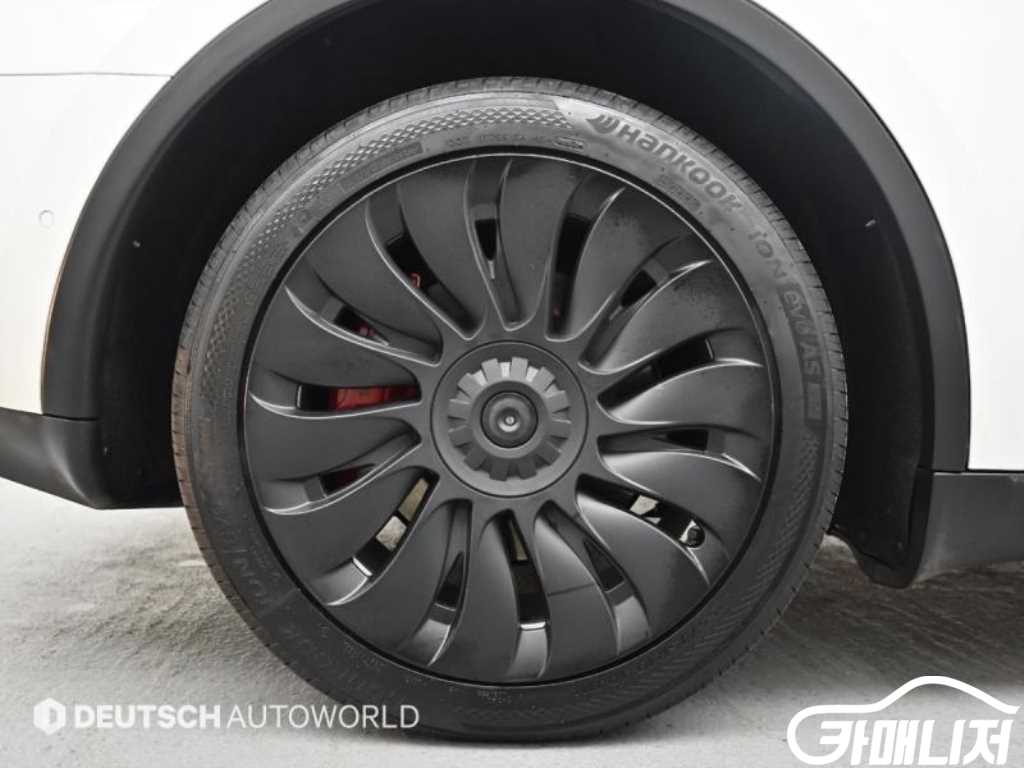 테슬라 모델 Y 롱 레인지 썸네일 6