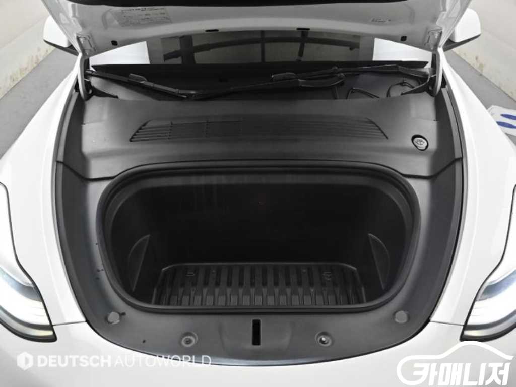 테슬라 모델 Y 롱 레인지 썸네일 7