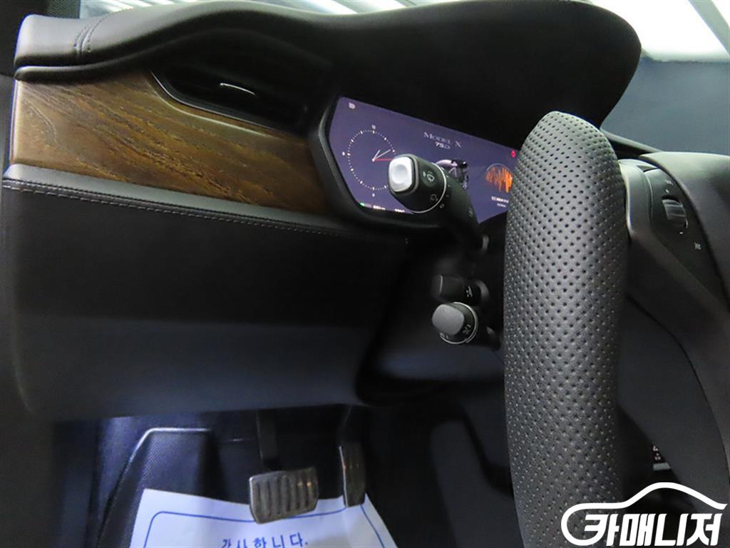 테슬라 모델 X 75D 썸네일 10