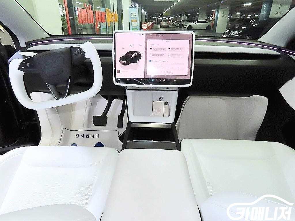 테슬라 모델 Y RWD 썸네일 10