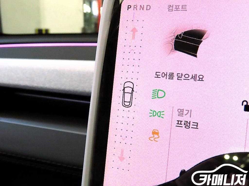 테슬라 모델 Y RWD 썸네일 12