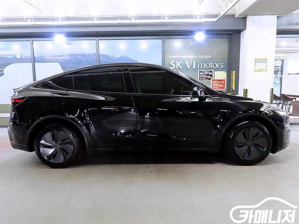 테슬라 모델 Y RWD 썸네일 3