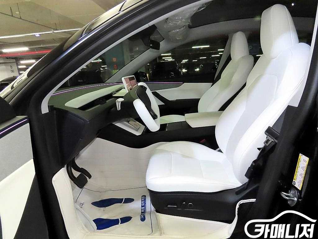 테슬라 모델 Y RWD 썸네일 6