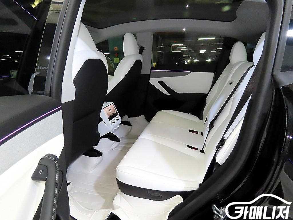 테슬라 모델 Y RWD 썸네일 7